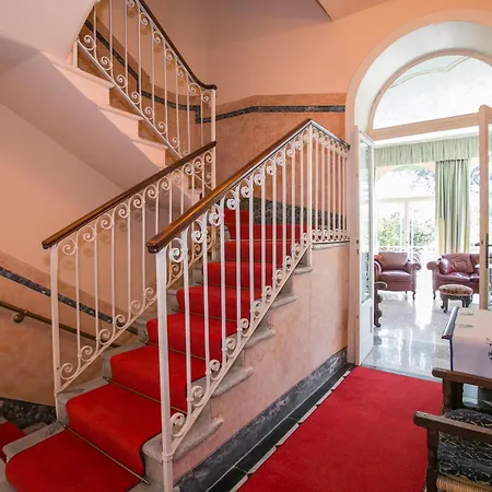 Lucia Grande Вилла Варенна